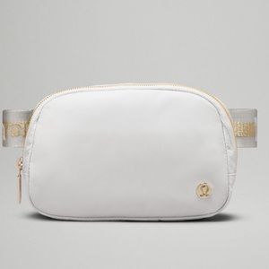 NWT Lululemon Everywhere Belt Bag 1L in Vapor/White /Gold